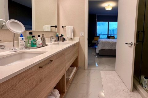 Condo in North Miami Beach, Florida, 3 bedrooms № 1960614 - photo 21