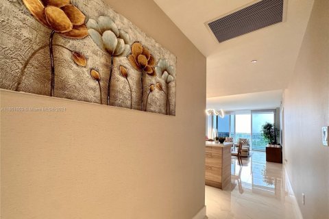 Condo in North Miami Beach, Florida, 3 bedrooms № 1960614 - photo 9