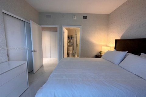 Condo in North Miami Beach, Florida, 3 bedrooms № 1960614 - photo 29