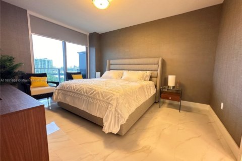 Condo in North Miami Beach, Florida, 3 bedrooms № 1960614 - photo 17