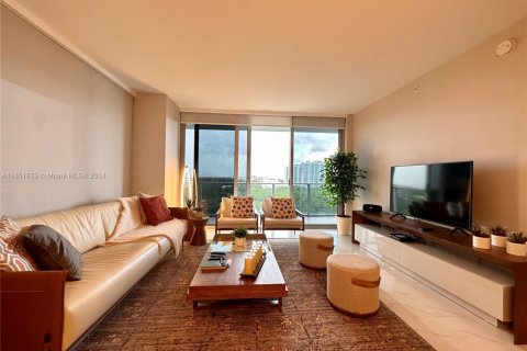 Condo in North Miami Beach, Florida, 3 bedrooms № 1960614 - photo 13