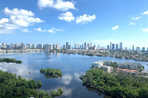 Condo in North Miami Beach, Florida, 3 bedrooms № 1960614 - photo 3