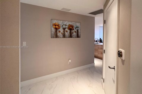 Condo in North Miami Beach, Florida, 3 bedrooms № 1960614 - photo 8