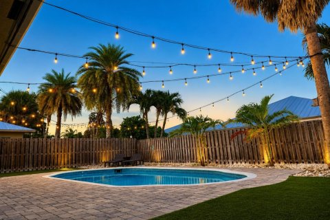 House in Jupiter, Florida 3 bedrooms, 144.83 sq.m. № 2188624