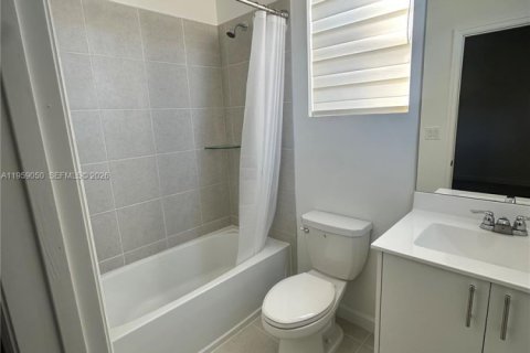 Снять в аренду таунхаус в Хомстед, Флорида 3 спальни, 123.37м2, № 2080595 - фото 8