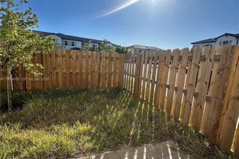Снять в аренду таунхаус в Хомстед, Флорида 3 спальни, 123.37м2, № 2080595 - фото 15