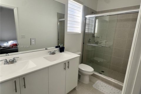 Снять в аренду таунхаус в Хомстед, Флорида 3 спальни, 123.37м2, № 2080595 - фото 13