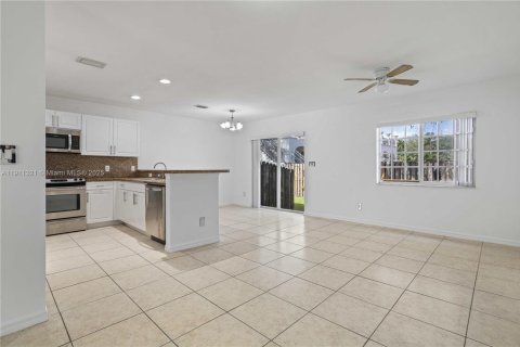 Adosado en venta en Hallandale Beach, Florida, 3 dormitorios, 175.77 m2 № 1967263 - foto 6