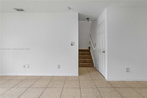 Adosado en venta en Hallandale Beach, Florida, 3 dormitorios, 175.77 m2 № 1967263 - foto 12