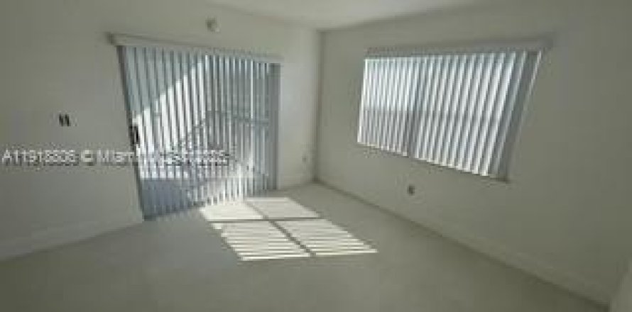 Кондоминиум с 1 спальней в Катлер-Бей, Флорида № 1972118