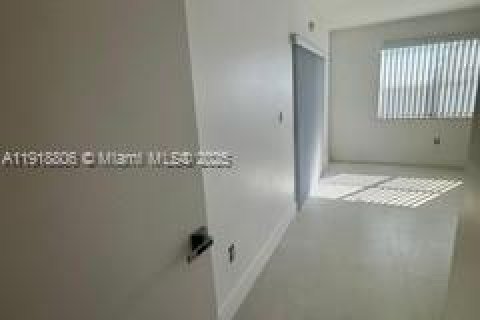 Снять в аренду кондоминиум в Катлер-Бей, Флорида 1 спальня, 75.53м2, № 1972118 - фото 7