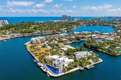 House in Fort Lauderdale, Florida 6 bedrooms, 1088.26 sq.m. № 1151847 - photo 1