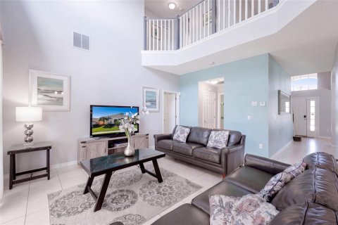 House in Kissimmee, Florida 6 bedrooms, 269.51 sq.m. № 2413468 - photo 9