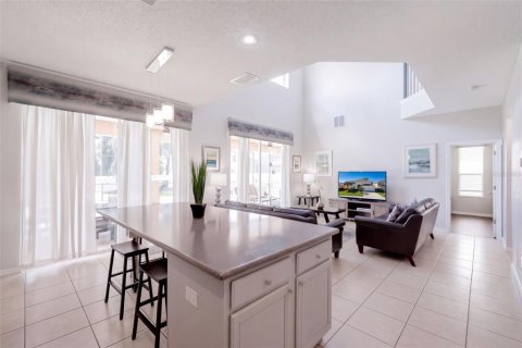 House in Kissimmee, Florida 6 bedrooms, 269.51 sq.m. № 2413468 - photo 14