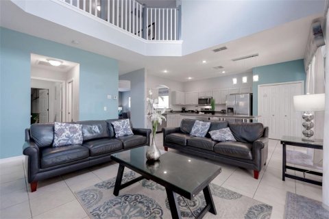 House in Kissimmee, Florida 6 bedrooms, 269.51 sq.m. № 2413468 - photo 10