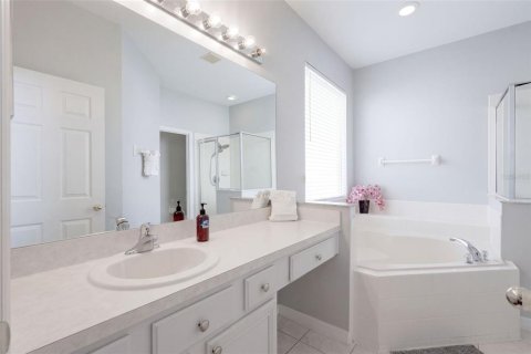 House in Kissimmee, Florida 6 bedrooms, 269.51 sq.m. № 2413468 - photo 28
