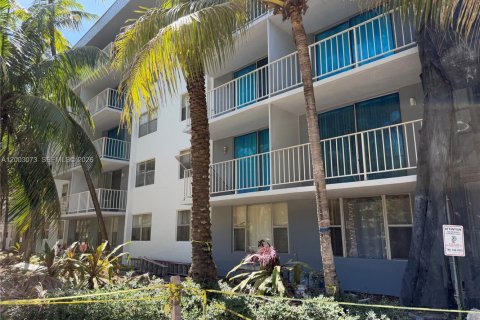 Condo à North Miami, Floride, 1 chambre  № 2179615