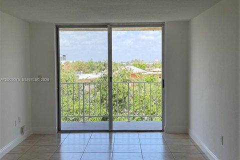 Copropriété à vendre à North Miami, Floride: 1 chambre, 62.52 m2 № 2179615 - photo 3