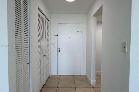 Copropriété à vendre à North Miami, Floride: 1 chambre, 62.52 m2 № 2179615 - photo 10