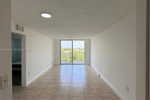 Copropriété à vendre à North Miami, Floride: 1 chambre, 62.52 m2 № 2179615 - photo 2