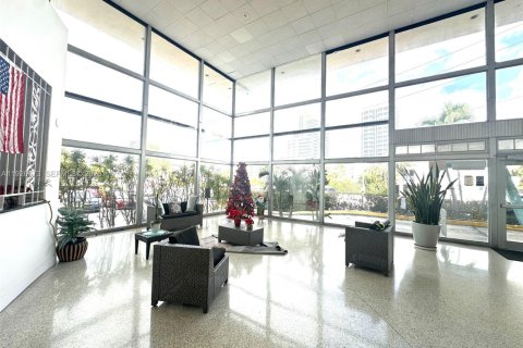 Снять в аренду кондоминиум в Майами-Бич, Флорида 2337.7м2, № 1995732 - фото 19