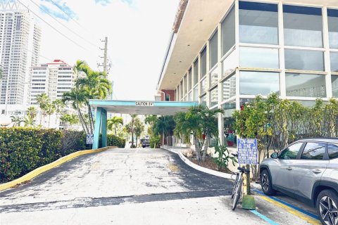 Снять в аренду кондоминиум в Майами-Бич, Флорида 2337.7м2, № 1995732 - фото 17