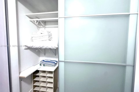 Снять в аренду кондоминиум в Майами-Бич, Флорида 2337.7м2, № 1995732 - фото 28