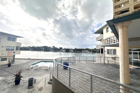 Снять в аренду кондоминиум в Майами-Бич, Флорида 2337.7м2, № 1995732 - фото 25