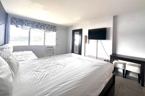 Снять в аренду кондоминиум в Майами-Бич, Флорида 2337.7м2, № 1995732 - фото 23