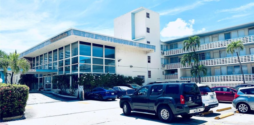 Студия в кондо в Майами-Бич, Флорида № 1995732