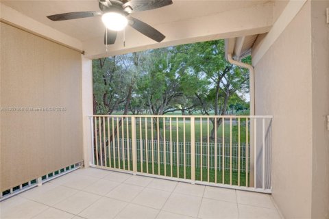 Apartamento en alquiler en Miami, Florida, 2 dormitorios, 99.87 m2 № 2013133 - foto 3