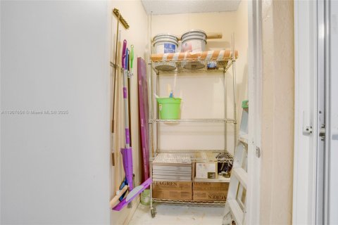 Apartamento en alquiler en Miami, Florida, 2 dormitorios, 99.87 m2 № 2013133 - foto 4