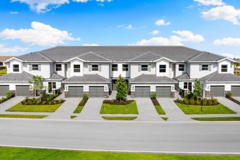 House in Naples, Florida 3 bedrooms № 2402342
