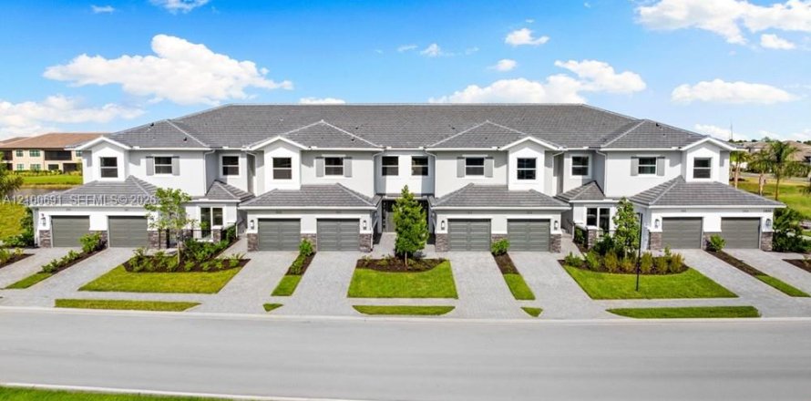 House in Naples, Florida 3 bedrooms № 2402342