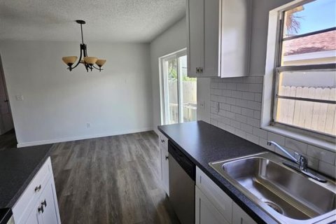 Casa en venta en Saint Pete Beach, Florida, 4 dormitorios, 120.77 m2 № 1915507 - foto 16