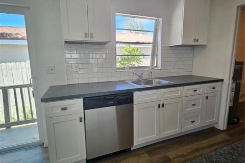 Casa en venta en Saint Pete Beach, Florida, 4 dormitorios, 120.77 m2 № 1915507 - foto 15