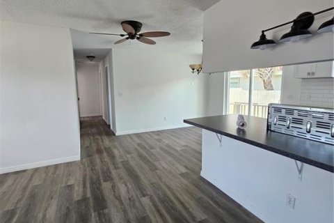 Casa en venta en Saint Pete Beach, Florida, 4 dormitorios, 120.77 m2 № 1915507 - foto 9