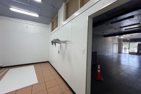 Propiedad comercial en alquiler en Orlando, Florida, 1892.79 m2 № 1720583 - foto 5