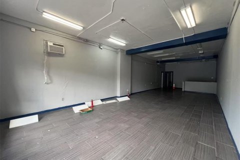 Propiedad comercial en alquiler en Orlando, Florida, 1892.79 m2 № 1720583 - foto 3