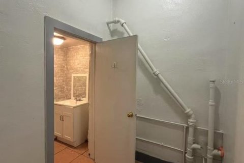 Propiedad comercial en alquiler en Orlando, Florida, 1892.79 m2 № 1720583 - foto 8