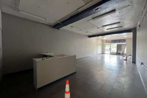 Propiedad comercial en alquiler en Orlando, Florida, 1892.79 m2 № 1720583 - foto 4