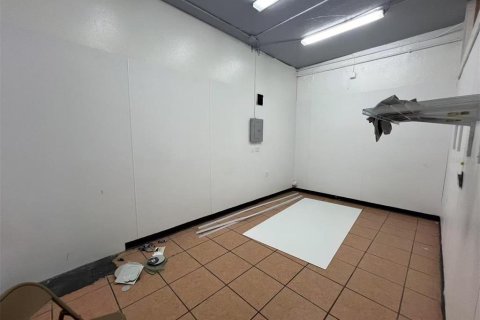 Propiedad comercial en alquiler en Orlando, Florida, 1892.79 m2 № 1720583 - foto 7