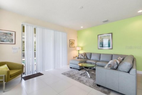 Townhouse in Clermont, Florida 3 bedrooms, 140.47 sq.m. № 2143326 - photo 3
