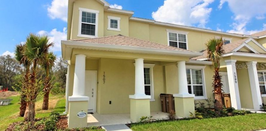 Townhouse in Clermont, Florida 3 bedrooms, 140.47 sq.m. № 2143326
