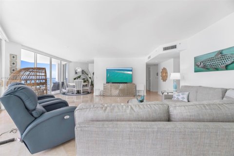 Снять в аренду кондоминиум в Санни-Айлс-Бич, Флорида 3 спальни, 205.31м2, № 2082492 - фото 7