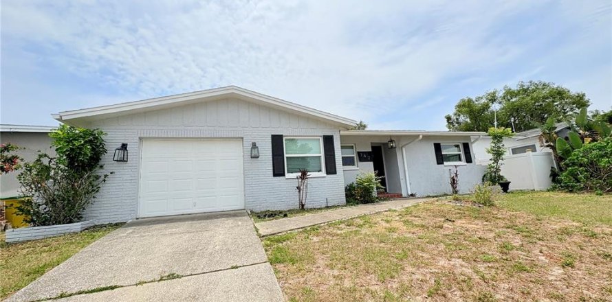 House in Palm Harbor, Florida 3 bedrooms, 130.16 sq.m. № 1789832