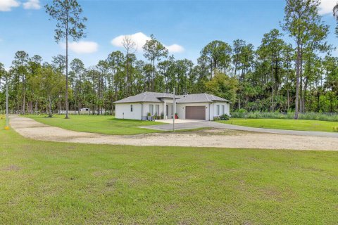 House in Naples, Florida 3 bedrooms, 142.98 sq.m. № 1941343 - photo 3