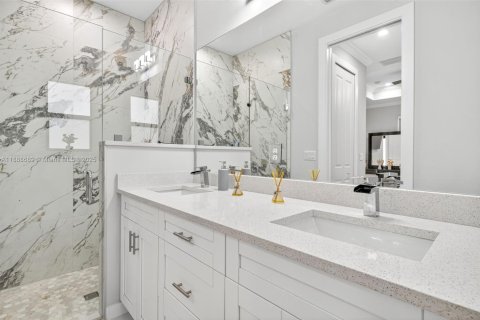 House in Naples, Florida 3 bedrooms, 142.98 sq.m. № 1941343 - photo 15