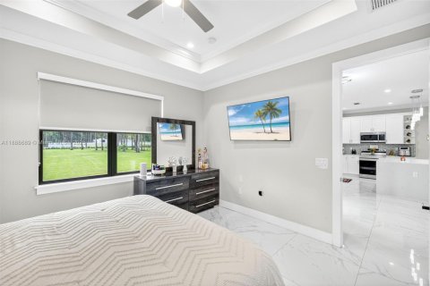 House in Naples, Florida 3 bedrooms, 142.98 sq.m. № 1941343 - photo 13