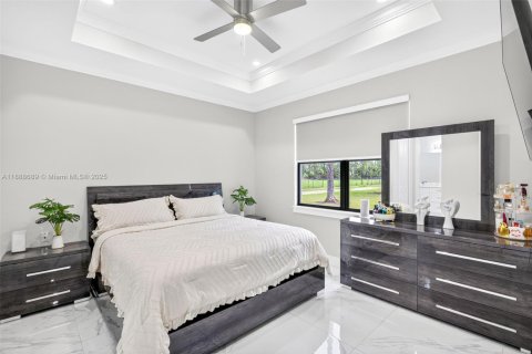 House in Naples, Florida 3 bedrooms, 142.98 sq.m. № 1941343 - photo 12